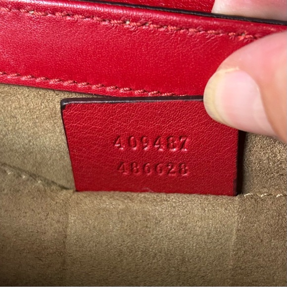 GUCCI GG Supreme with Padlock & Chain Strap Shoulder Bag - Picture 10 of 16